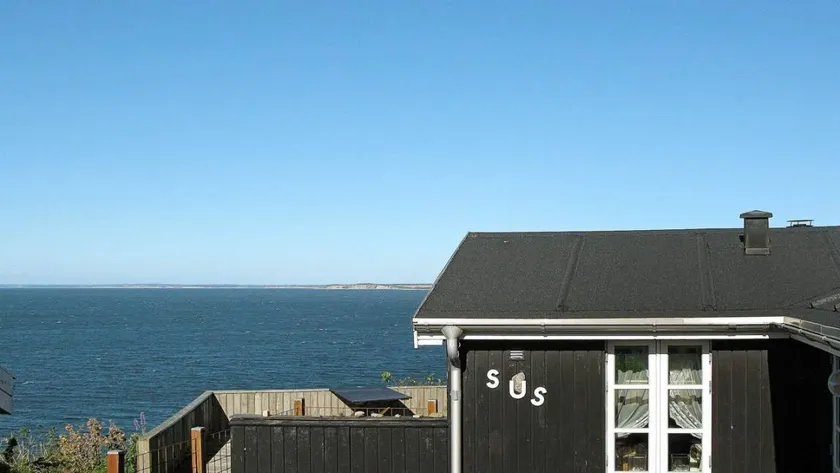 Holiday home with terrace - Image 1