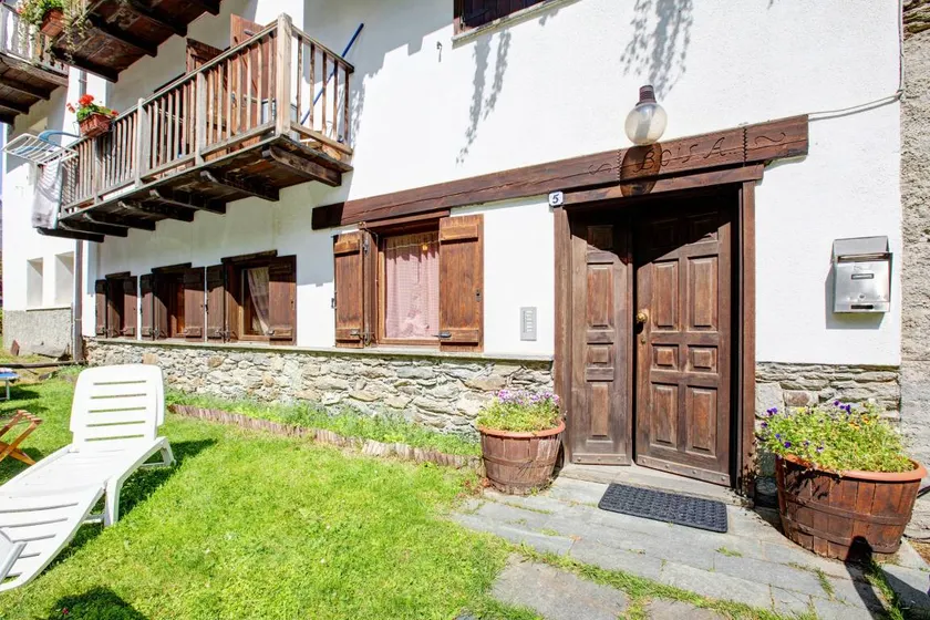 Holiday apartment with garden | Mountain view | Good for workation | Pets are welcome - Image 1