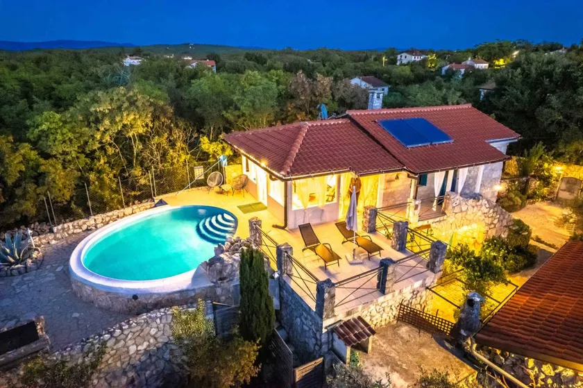 Fully equipped lovely villa with private pool, terrace & barbeque | Dogs allowed - Image 1