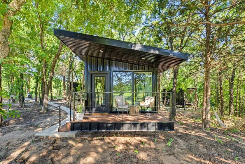 The Barn Owl Cozy Treehouse Pickleball Court - Image 1