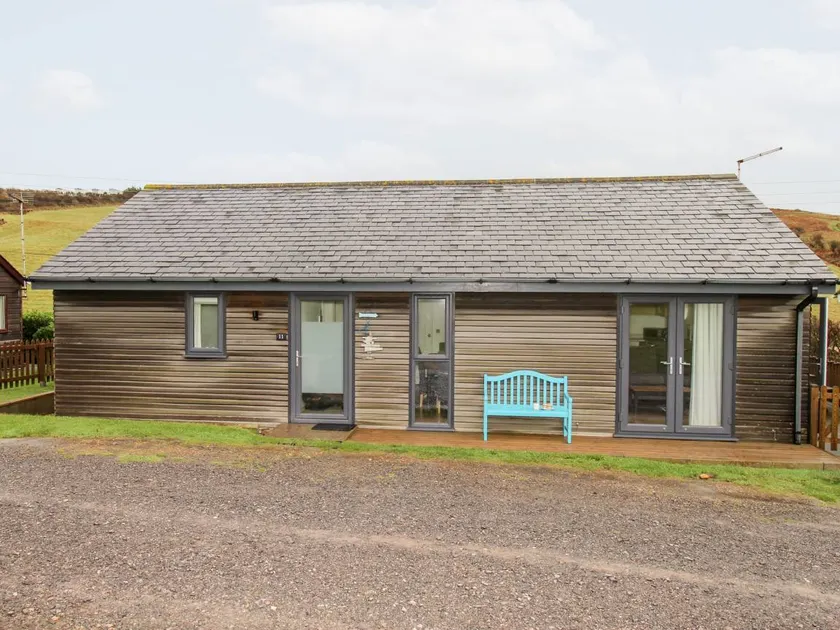 Cottage with garden - Image 1