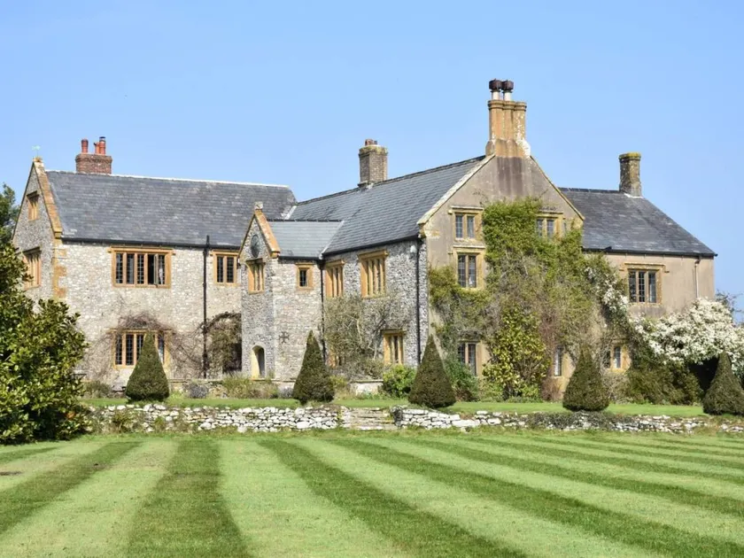 Fully equipped cottage with garden & terrace | Pets are welcome - Image 1