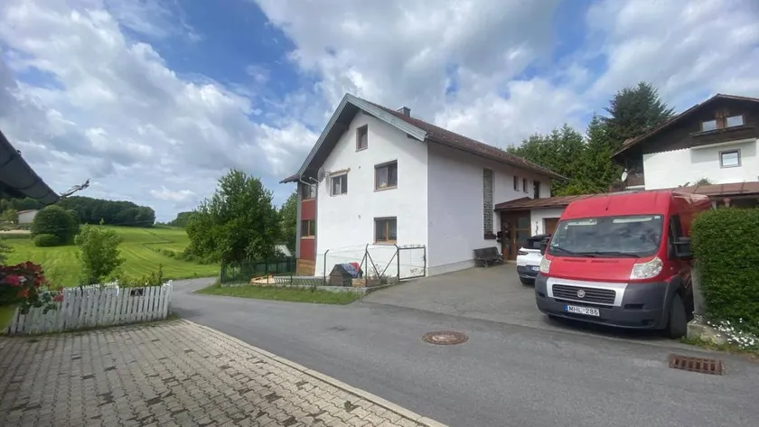 Flat with barbecue & pool - Image 1