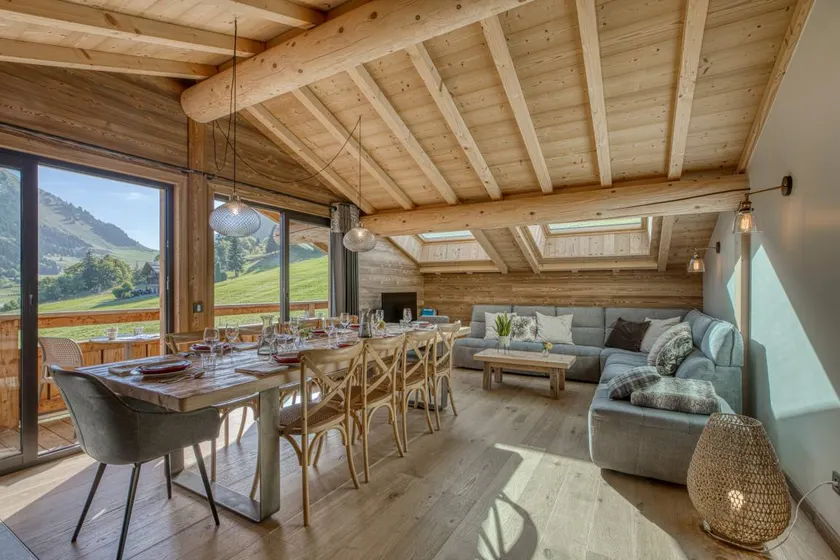 "Borderan" Apartment with Mountain Views, Jacuzzi, Balcony, and Wi-Fi - Image 1