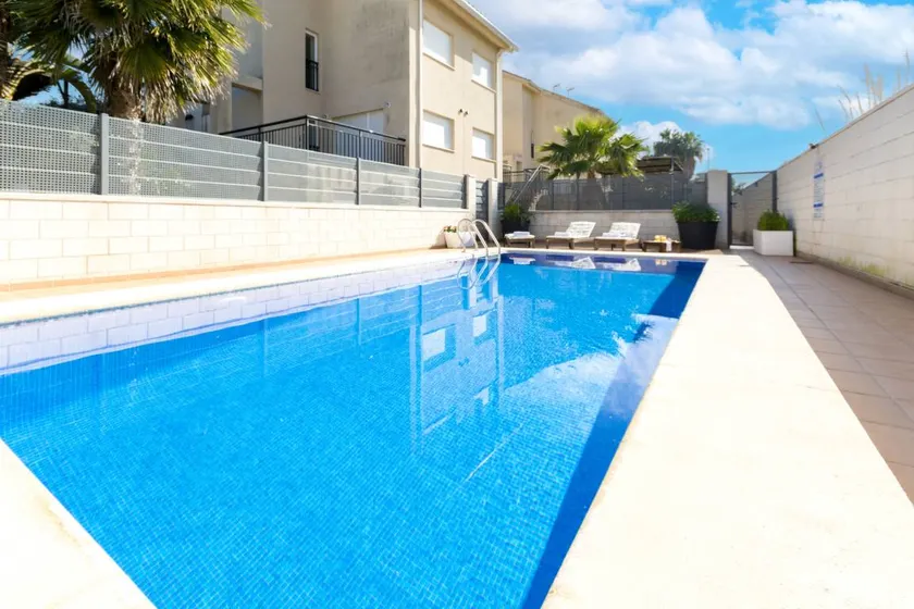 Chalet with BBQ, pool & terrace - Image 1