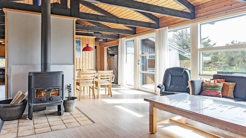 Holiday home with terrace, jacuzzi & sauna - Image 1