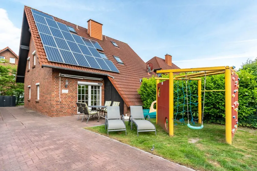 Child-friendly holiday home with sauna, garden & terrace | Suitable for remote work | Dogs allowed - Image 1