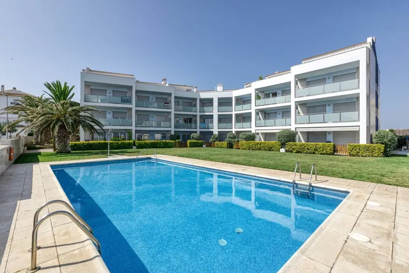 Beautiful holiday apartment with terrace, garden & pool | City view | Next to the beach - Image 1