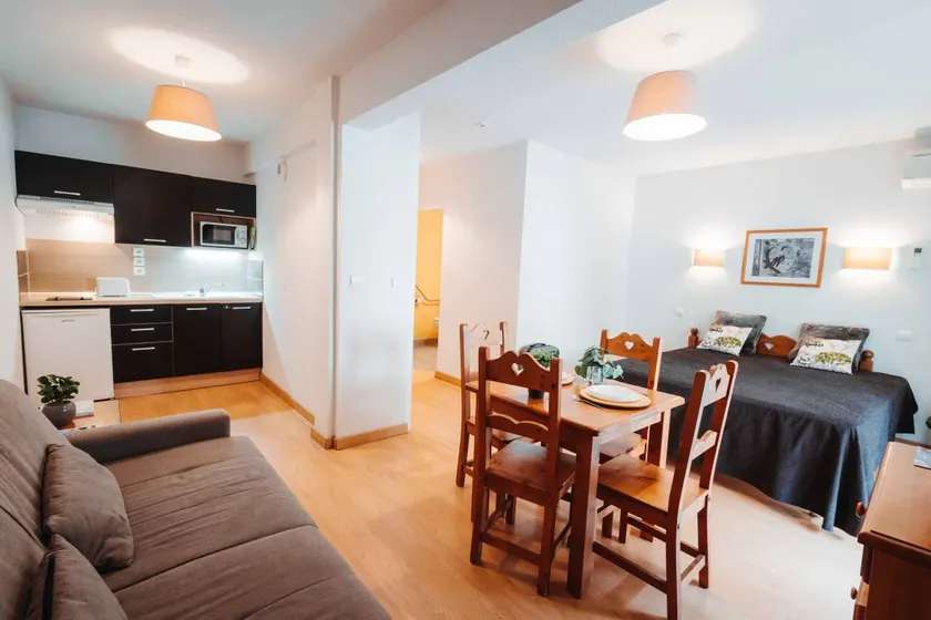 Condo with pool & terrace - Image 1