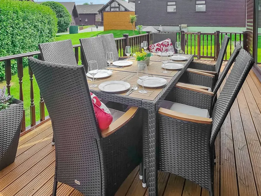 Child-friendly chalet with garden, BBQ & pool | River view | Pets are welcome - Image 1