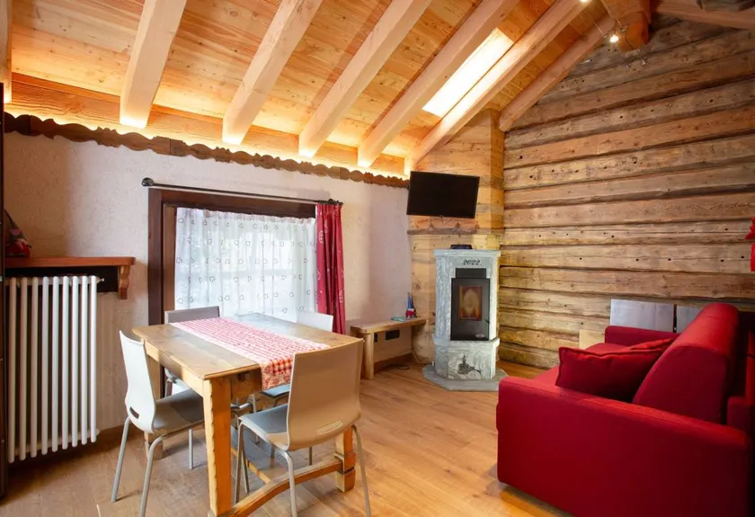 Family-friendly chalet with hot tub, sauna & barbeque | Mountain view | Pets allowed - Image 1