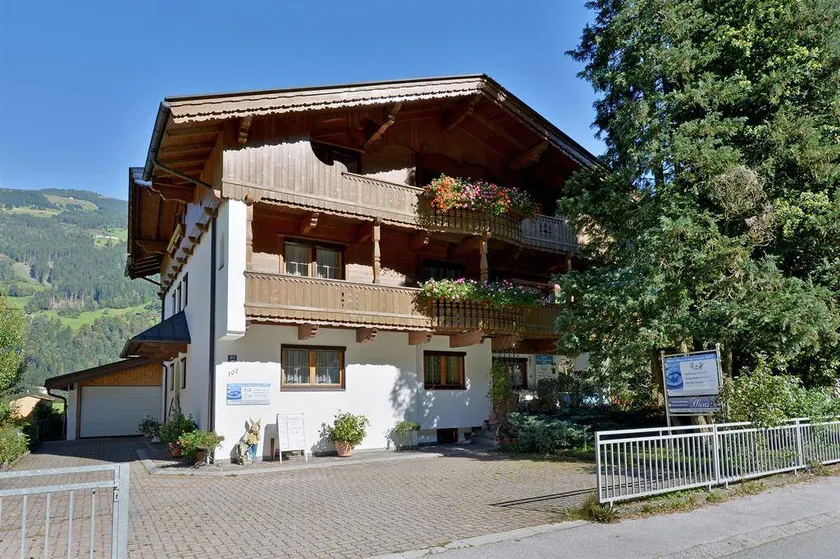 Apartamento vacacional con jardín, sauna y barbacoa - Image 1