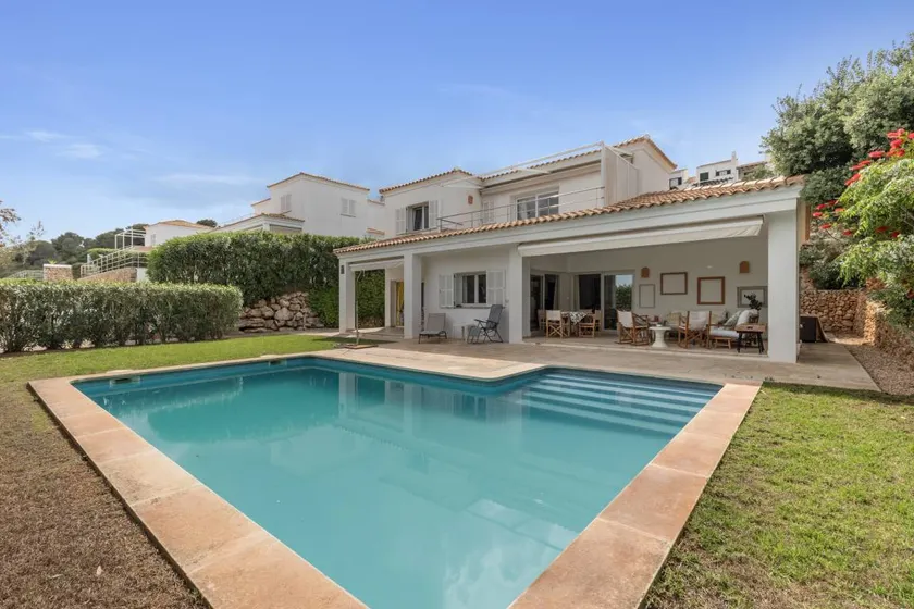 Maison entièrement équipée avec piscine privée, jardin et terrasse | Vue mer | Adaptée au travail à distance | Avec animaux admis - Image 1