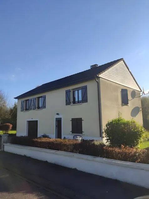 House for 9 Guests with Private Garden - Image 1