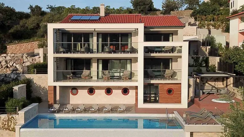 Beachfront villa in Labin with a spa area - Image 1