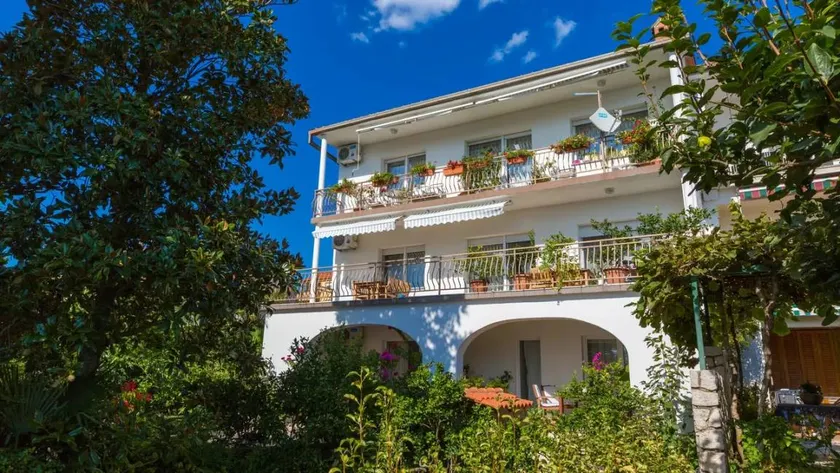 Flat with terrace, BBQ & garden | Sea view - Image 1