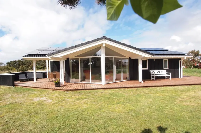 Holiday home with terrace & barbeque - Image 1