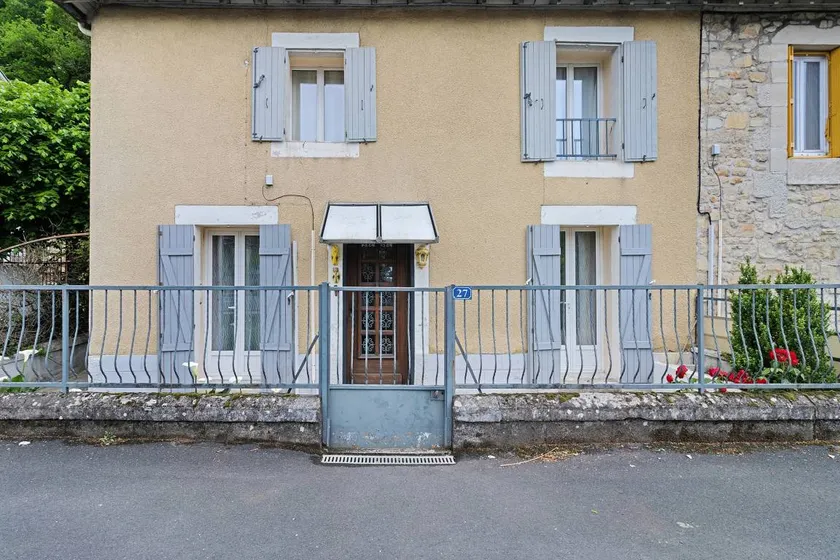 2-Star Gîte for Up to 6 Guests Near the Vézère - Image 1
