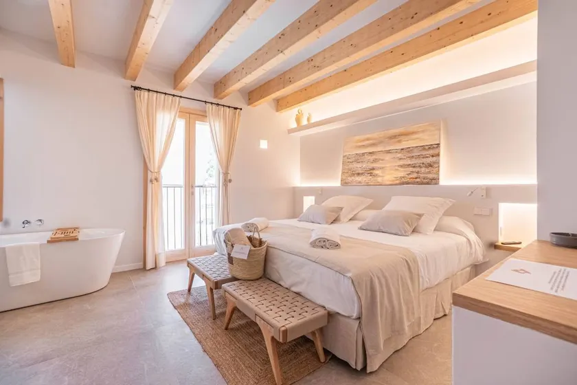 Room '203 - Doble Superior' with Sea View, Wi-Fi and Air Conditioning - Image 1