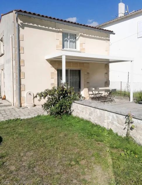 Fully equipped holiday home with garden & terrace | Close to the beach - Image 1