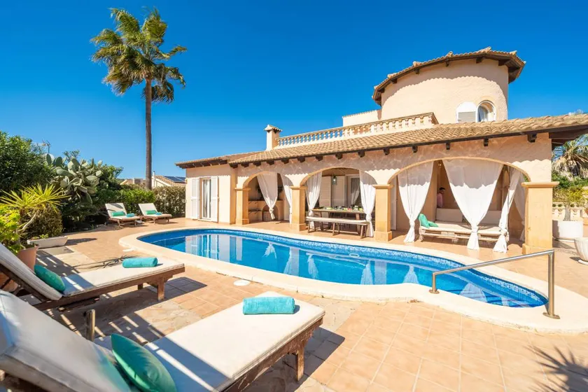 Villa mit privatem Pool, Terrasse und Garten | Perfekt für die Arbeit von Zuhause - Image 1