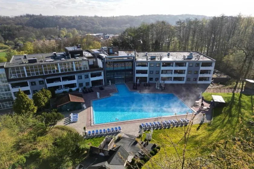 Appartamento con terrazza, sauna e piscina | Vista sulla montagna | Perfetto per il lavoro da remoto - Image 1