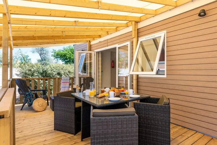 Casa móvil con jardín, jacuzzi y piscina climatizada - Image 1