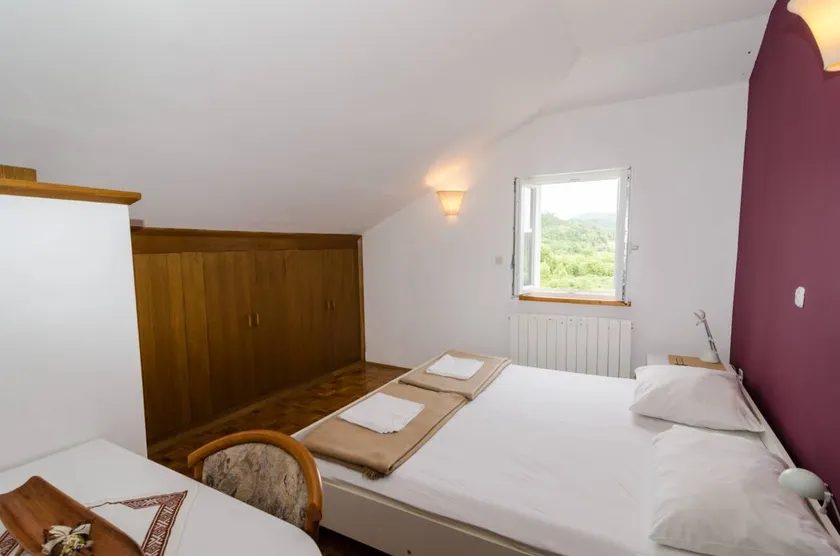 Flat with garden, barbecue & terrace - Image 1