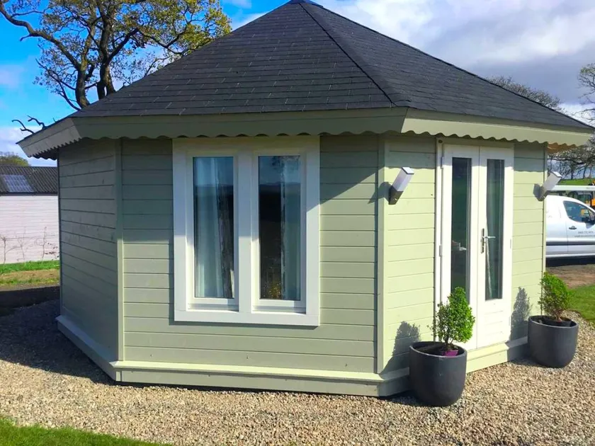 Scenic Holiday Rental for a Romantic Getaway near Loch Lomond, Scotland - Image 1