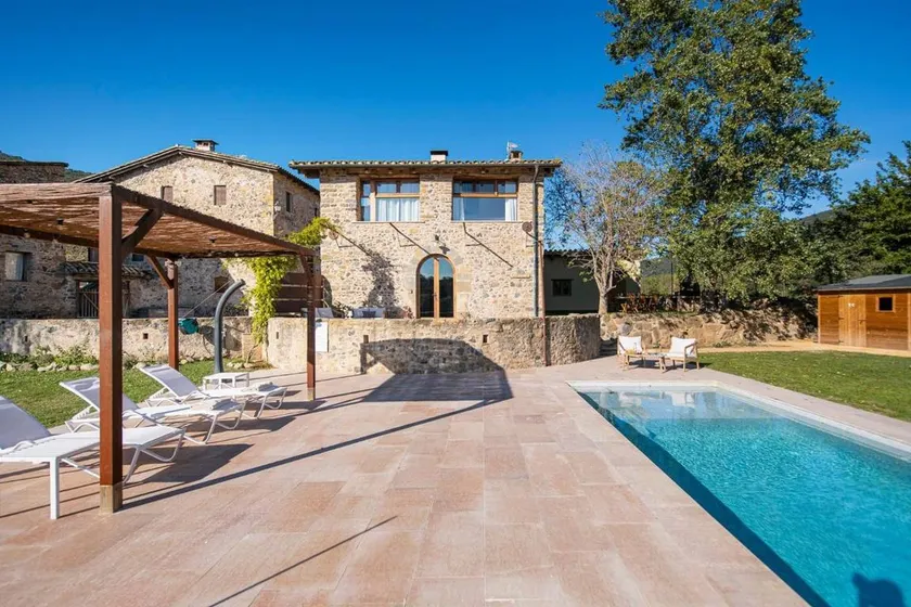 Holiday Home 'El Graner' with Mountain Views, Private Pool and Wi-Fi - Image 1