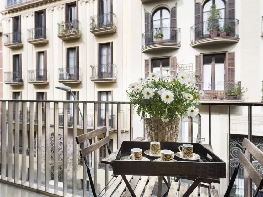 Flat with terrace - Image 1