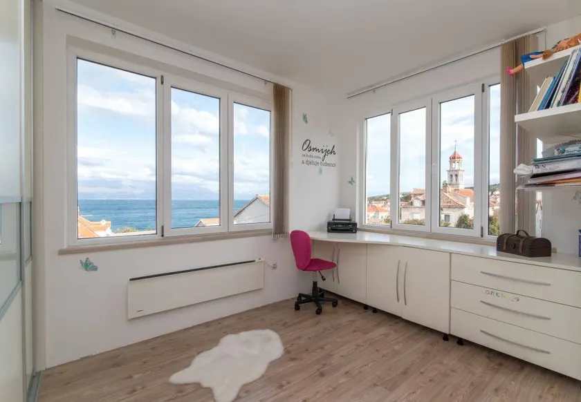 Appartement de vacances entièrement équipé avec terrasse | Vue sur l'eau - Image 1