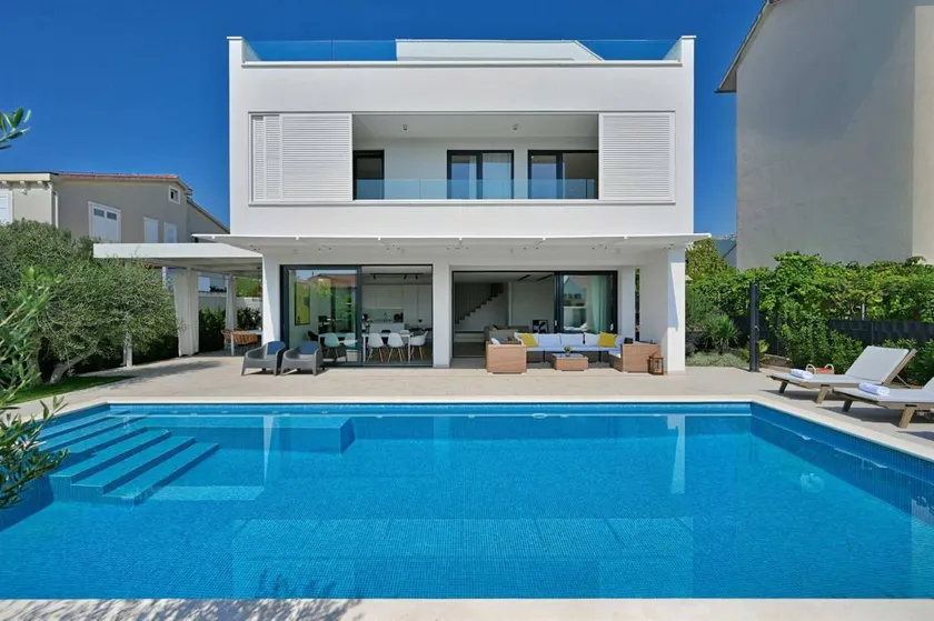 Villa with garden, private pool & terrace - Image 1