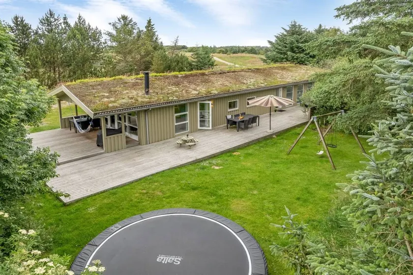 Family-oriented house with sauna, terrace & jacuzzi | Pet-friendly - Image 1