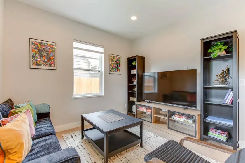 Walk to Med Ctrs & Dtwn Englewood: Modern Home - Image 1