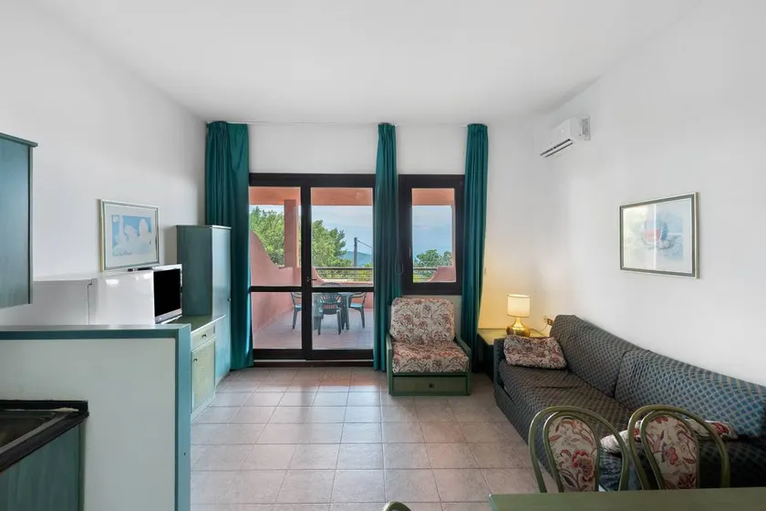 P. R. Club - Three-Room Enea 39 with Sea View, Private Terrace and Air Conditioning - Image 1