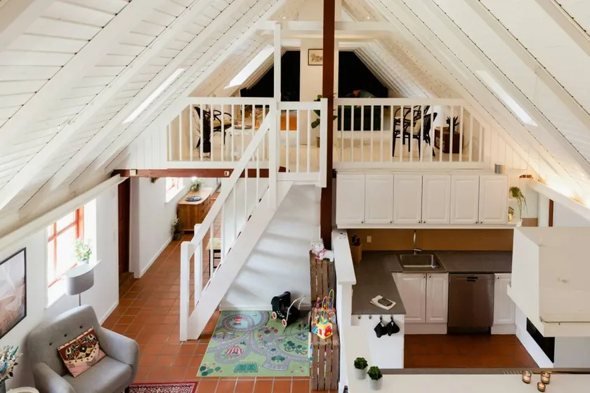 Timber house with sauna and activity room - Image 1