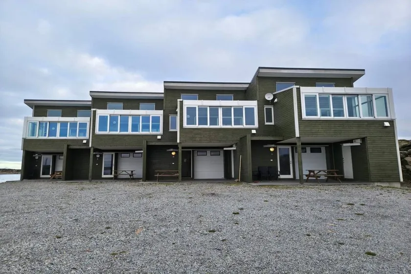 House with garden & terrace | Water view - Image 1