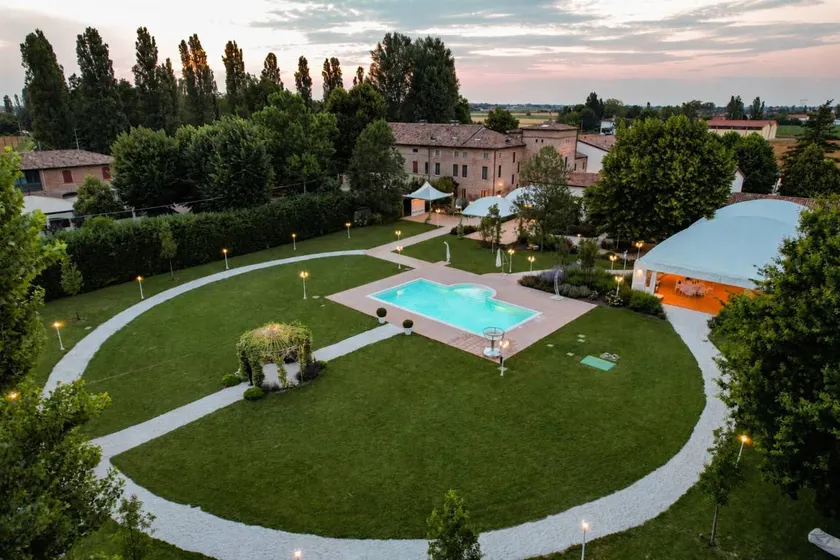 Villa with private pool, terrace & hot tub - Image 1