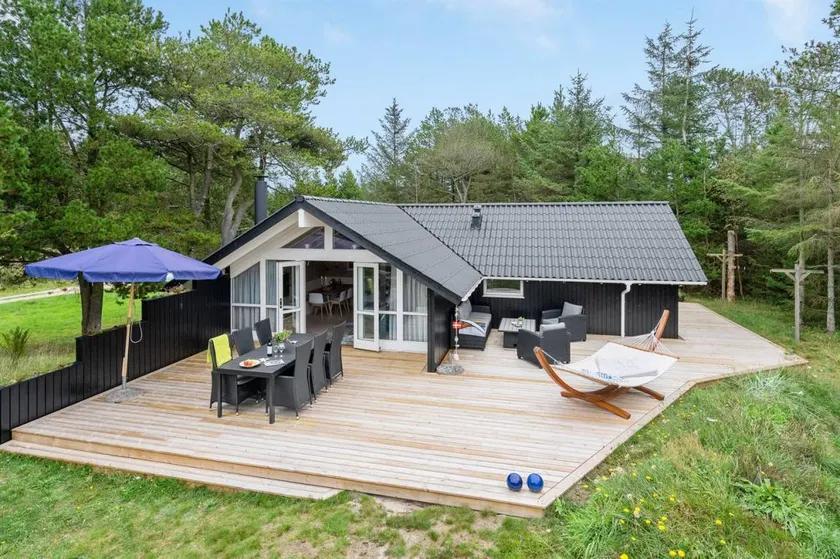 Holiday home with terrace - Image 1