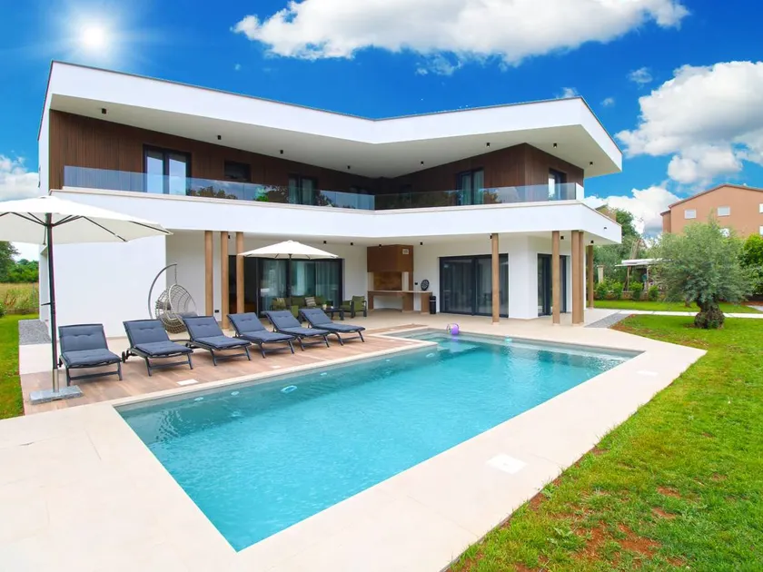Geräumiges Ferienhaus mit Grill, privatem Pool und Terrasse - Image 1