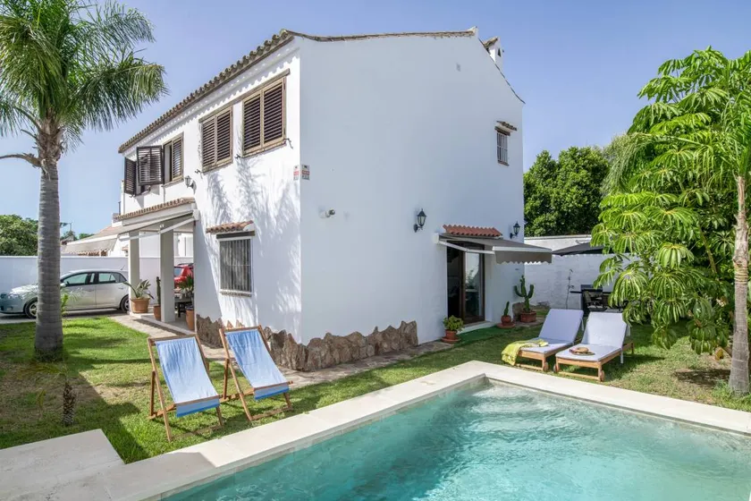 House with barbecue, private pool & terrace - Image 1