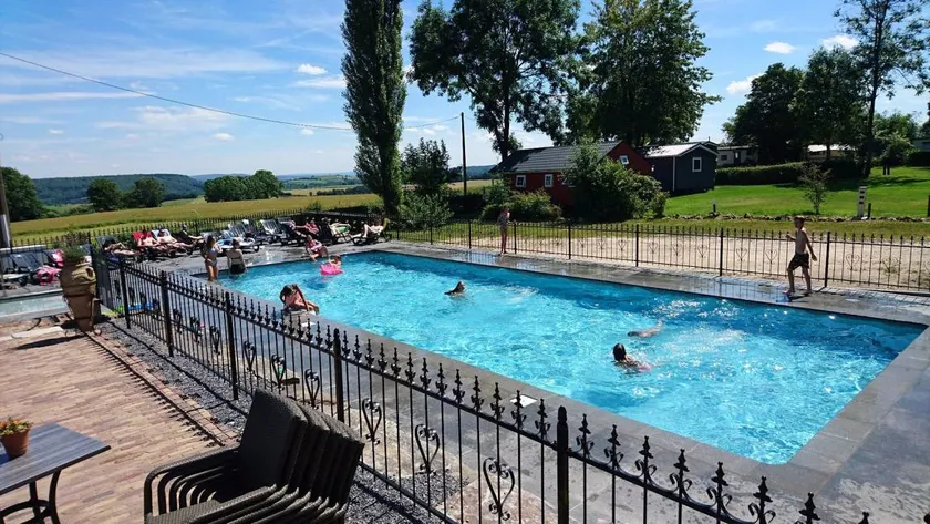 Chalet with garden, terrace & pool - Image 1