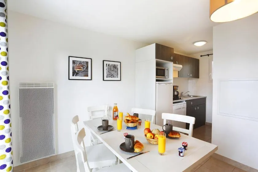 Familienorientierte Wohnung mit Garten, Pool und Terrasse - Image 1
