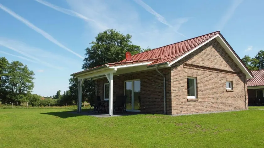 Holiday home with garden, barbecue & terrace - Image 1