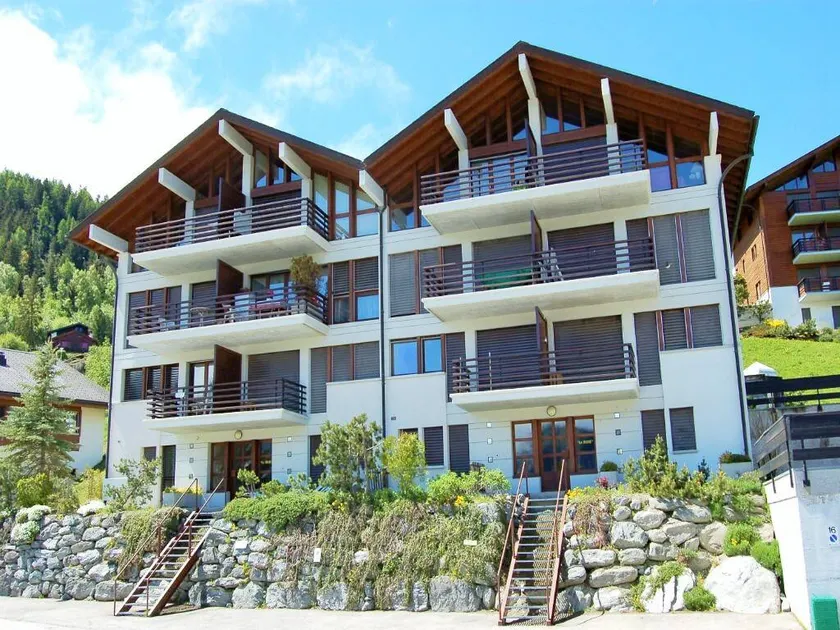 Apartment with terrace, barbecue & garden - Image 1
