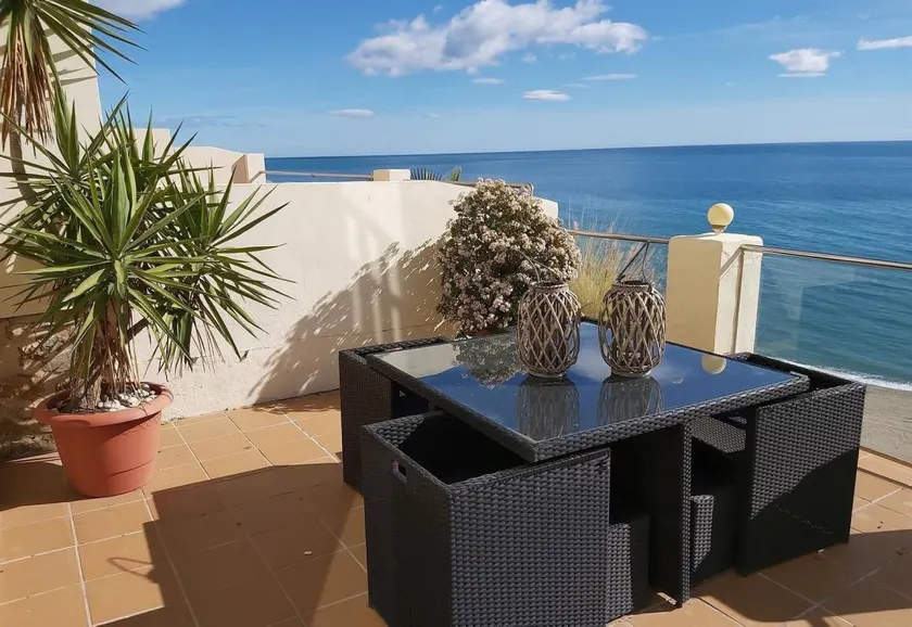 Agréable appartement de vacances adapté aux familles avec internet haut débit, terrasse et piscine | Vue mer | Plage à proximité - Image 1