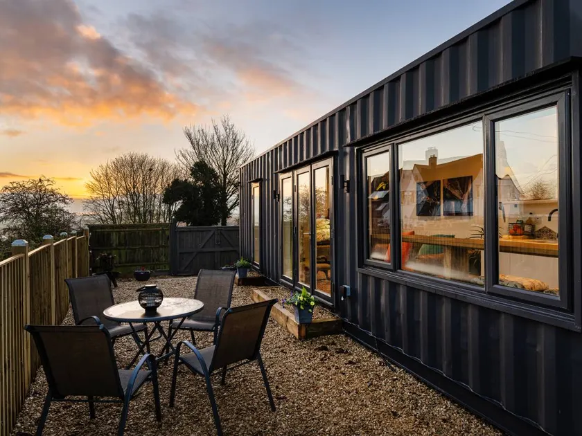 Family-friendly wonderful cottage with garden & terrace - Image 1