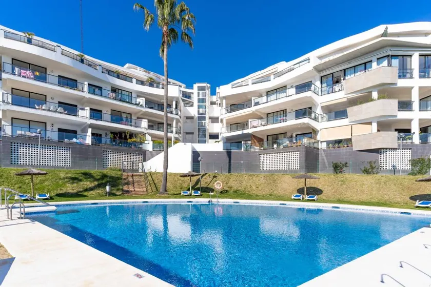 Appartement de vacances entièrement équipé avec terrasse et piscine | Vue mer | Idéal pour le télétravail | Avec animaux acceptés - Image 1