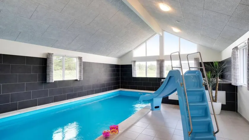 House with pool, barbecue & garden - Image 1